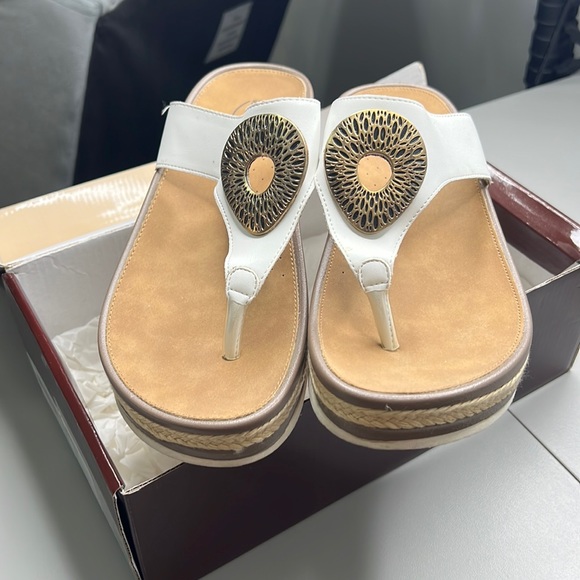 ShellCurvy's tweet photo. So good I had to share! Check out all the items I'm loving on @Poshmarkapp #poshmark #fashion #style #shopmycloset #shein #wanderlust #sperry: https://t.co/n9ibdT5sgQ https://t.co/8fQvALvg9y