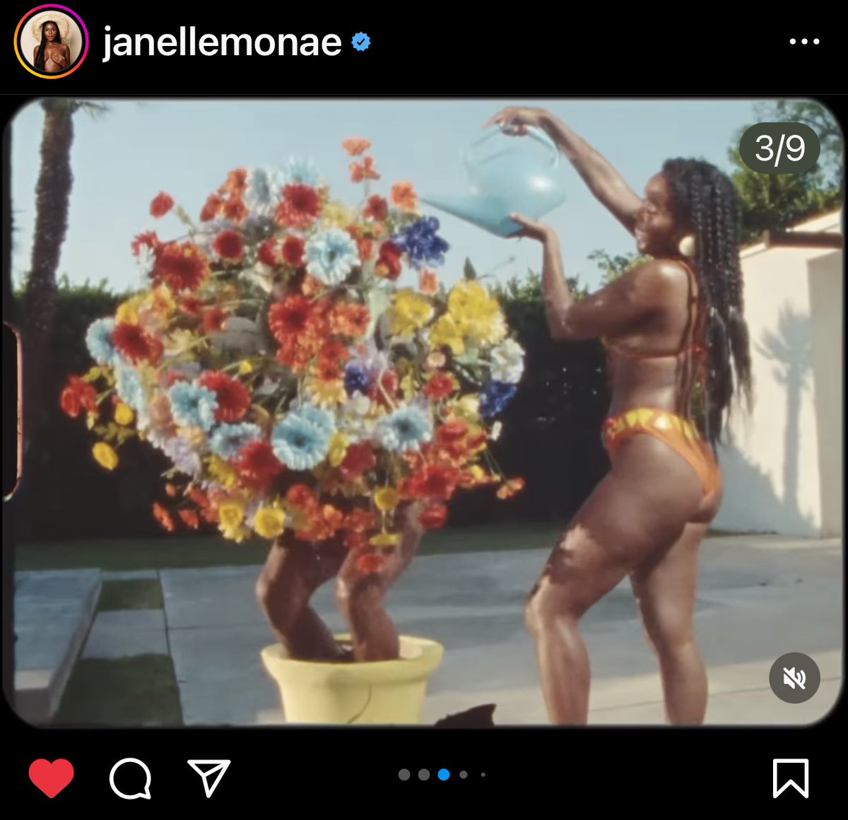 Jenina_ishere's tweet photo. also... these @JanelleMonae visuals assert that above all else they are a free creative being in this universe and nobody can do shit about that! https://t.co/UEkHPlosKZ