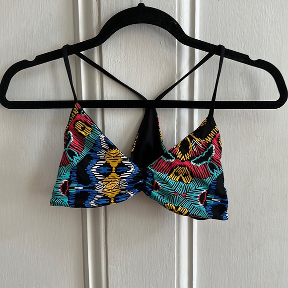 J09544994's tweet photo. So good I had to share! Check out all the items I'm loving on @Poshmarkapp #poshmark #fashion #style #shopmycloset #billabong: https://t.co/HVW62OQZvb https://t.co/zxneqWGZNY