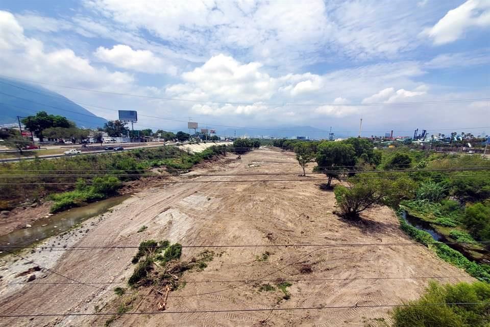 cindychaps_'s tweet photo. Me siento devastada por lo del Río Santa Catarina, la rabia que siento🤬 así sin avisar, porque saben que los ciudadanos exigíamos protección al pulmón de MTY. 

Maldito sea el gobierno, esto te perseguirá toda tu vida @samuel_garcias https://t.co/bzVrD7akTb