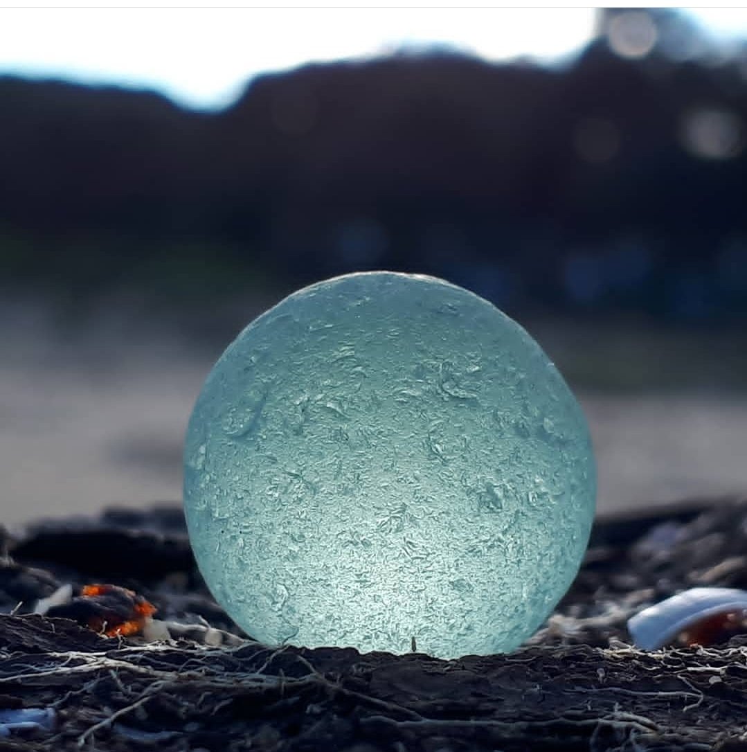 AllaLeAr's tweet photo. Sea glass marble
#seamarble #marbles #beachfind #beachcombing  #seaglass https://t.co/oqrrpAZgTg