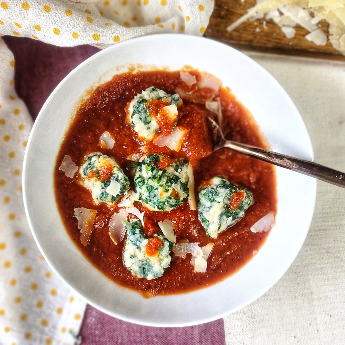Bet you didn't know I was a gnudist (silent "G" 🤪) . . get the vegetarian recipe for my Spinach &amp; Cottage Cheese Gnudi - like a cross between naked ravioli and southern dumplings. thefitfork.com/spinach-cottag…