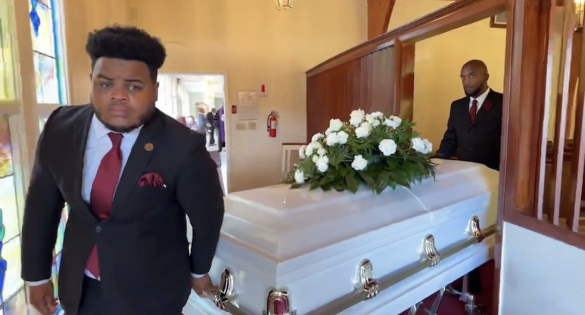 Bullsbeats88's tweet image. Your Local Mortician. ⚱️ 

#FuneralDirector #Embalmer