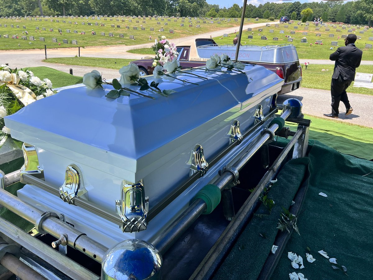 Bullsbeats88's tweet image. Your Local Mortician. ⚱️ 

#FuneralDirector #Embalmer