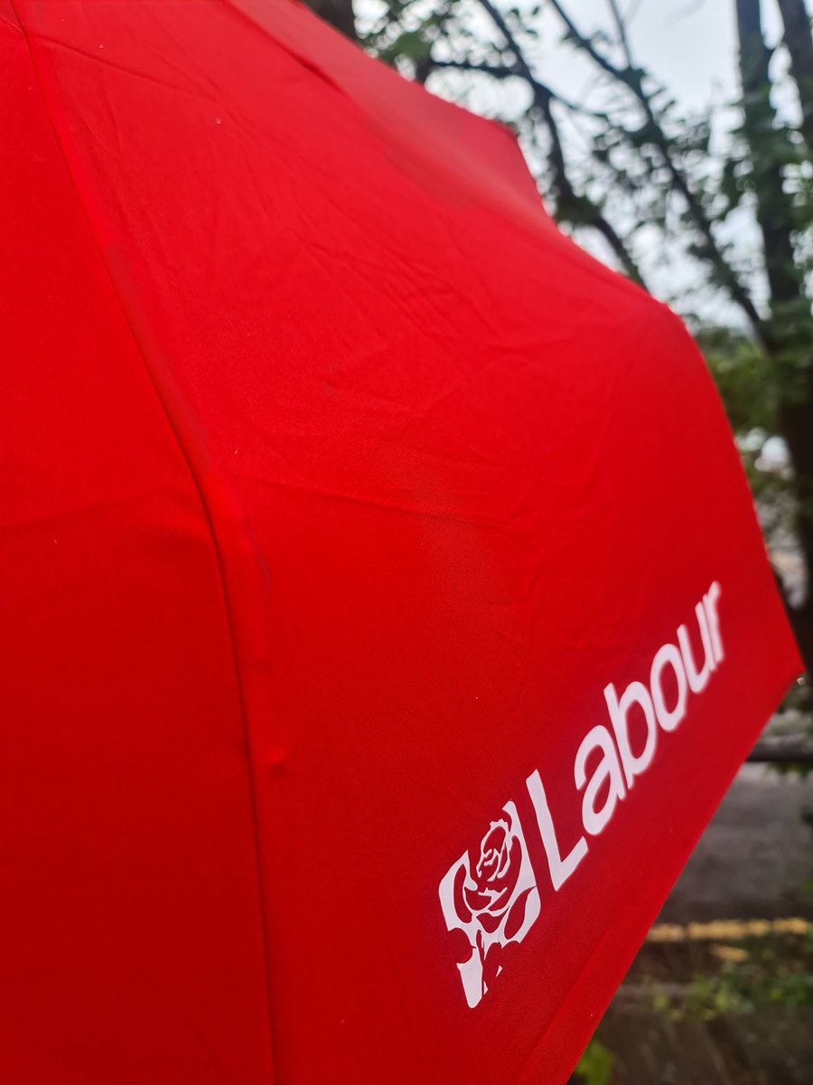 meet_mark22's tweet photo. @ReigateLabour out and about in the #Colesmead area today. Taking our #redhill Market Surgeries to the door step.Lots of really good conversations and congratulations were had with our neighbours and community.We are working our way round #redhillwest &amp; #wraycommon #changeishere https://t.co/V6HUzPWGLr