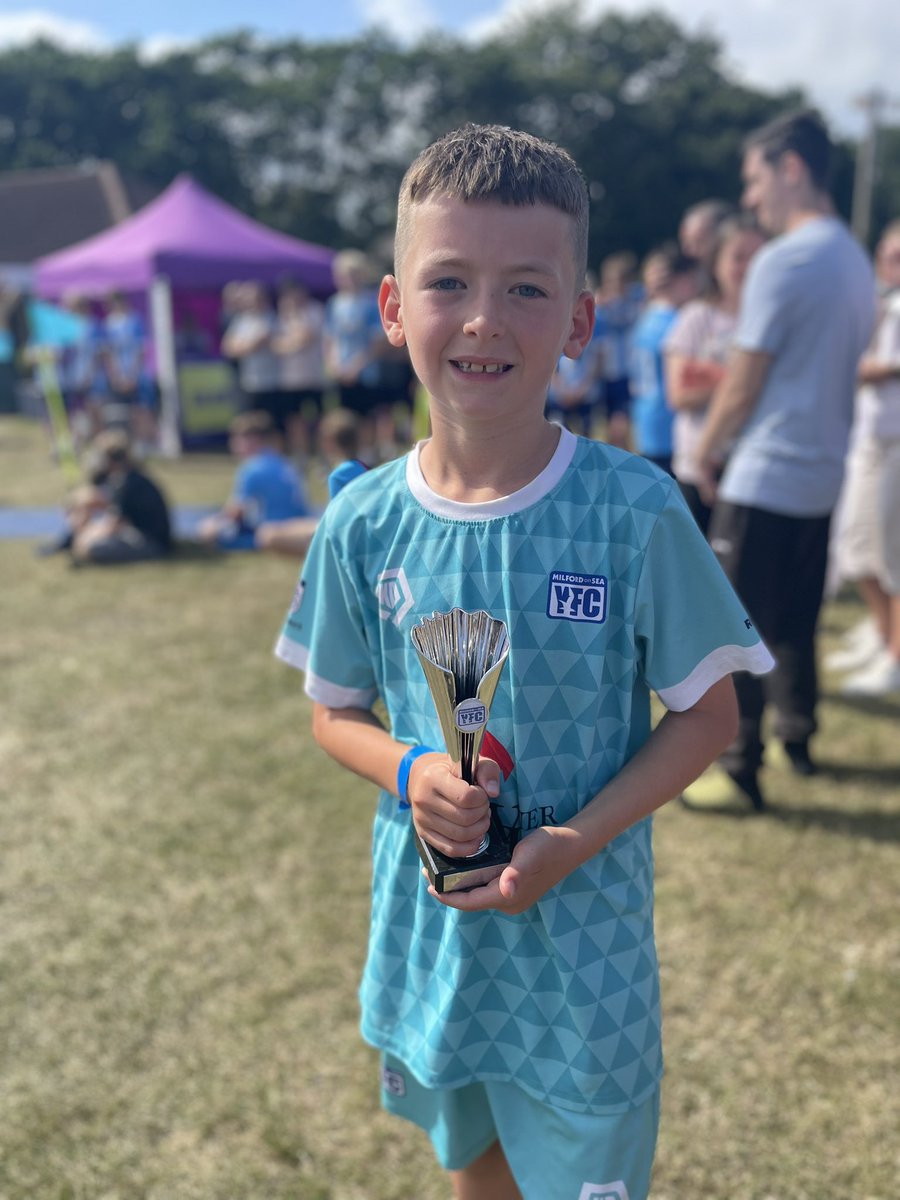 What an absolute legend Sir Geoff Hurst! The boi winning Players player and Shining Star for Milford U9s! Outstanding stuff!