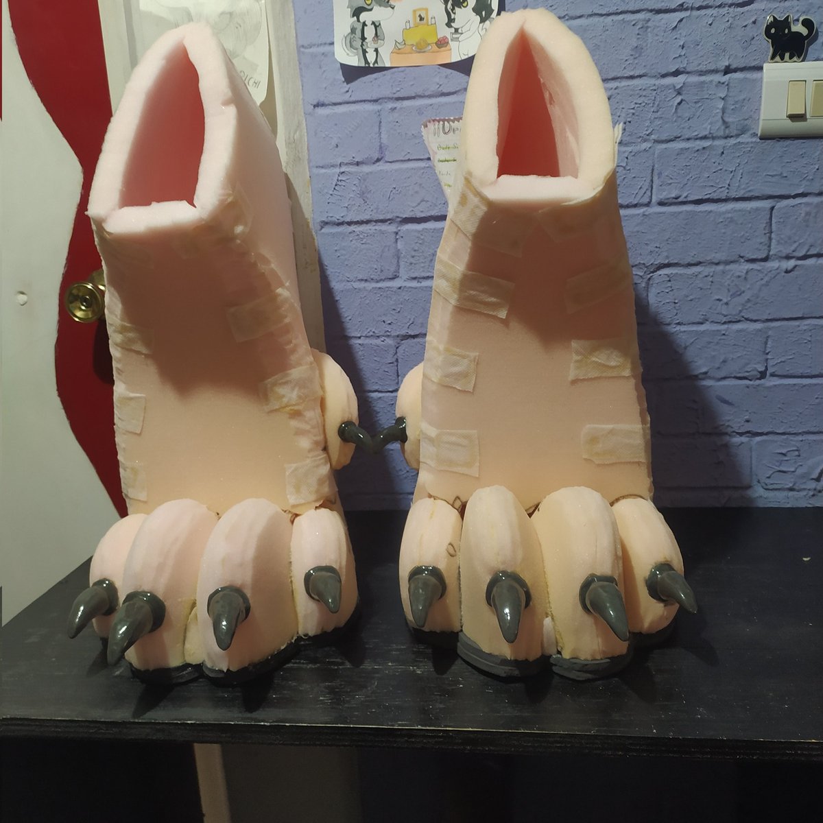 NarichiUchiha's tweet photo. First time making digitifeetpaws  with zipper for a full suit 
I'm excited on how this Fursuit Will result.
#WIP #fursuitmaker #furry #digipaws https://t.co/5GCJGQRsnL