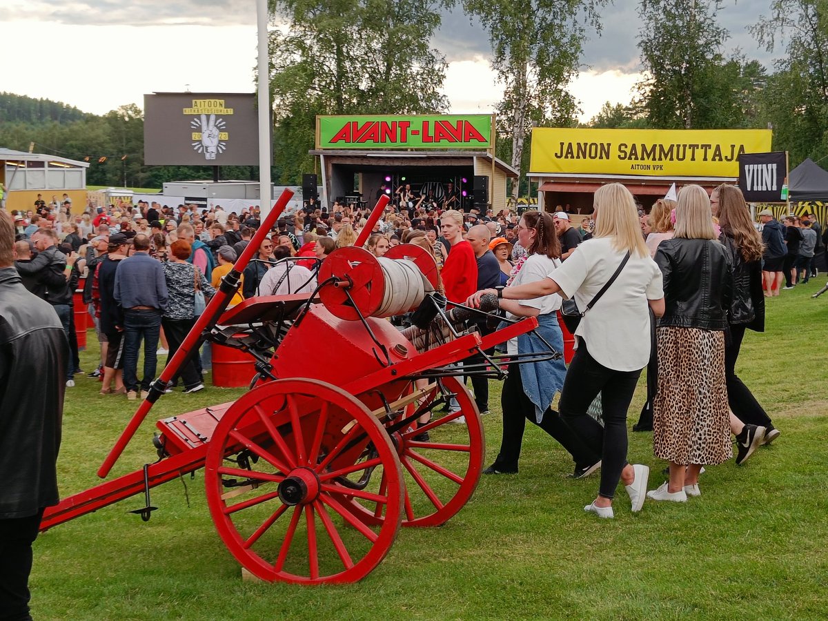 HePentt's tweet photo. On se hyvä, ettei lehmät lennä... 
#Aitoo kirkastus juhlat 2023 
Aitoon VPK https://t.co/Clll6mEpdb
