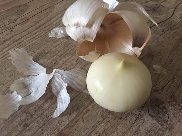 choracuica's tweet photo. aparentemente existe um negócio chamado SOLO GARLIC que é esse alhão de um dente só aqui e eu preciso disso na minha vida https://t.co/EQlRSbYxcx