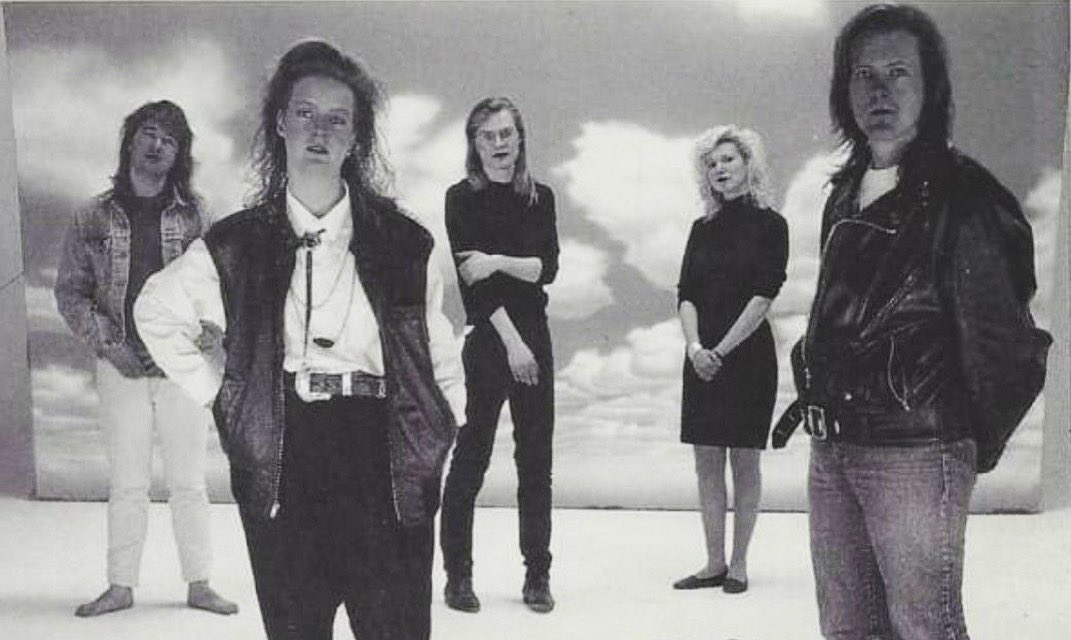 SBS - TPOH Days.  Right after Leslie and Kris joined.   Haven’t seen this one in a while!  The backdrop is cool with the rolled up end showing. 
 
Photo by: Eden Robbins <a href="/TPOHBand/">The Pursuit Of Happiness</a> <a href="/moeTPOH/">Moe Berg</a>