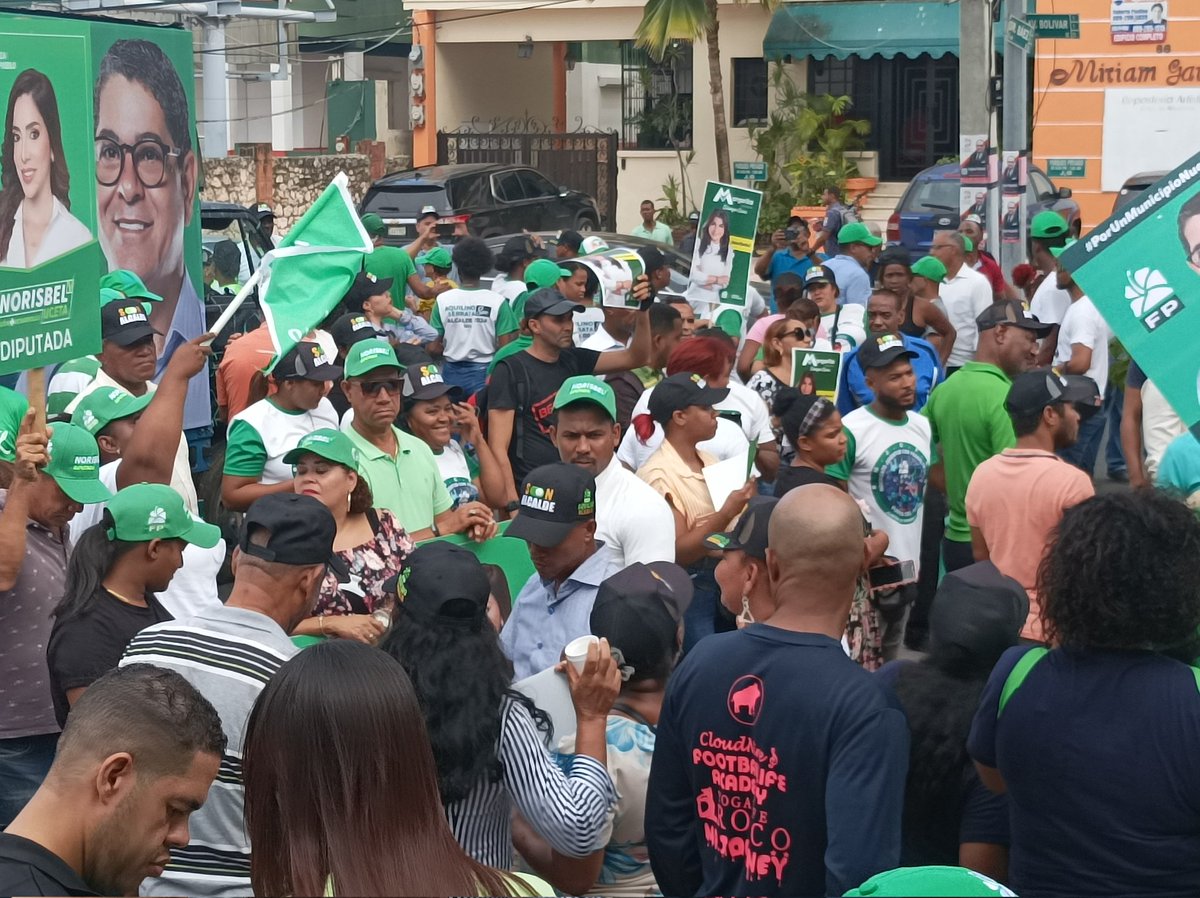 GeorgeMonteroRD's tweet photo. Soneando temprano con mi gran amiga @baez2224, en inscripción de la precandidatura de @SerrataAquilino a alcalde por #SDOeste.
#SoyPreCandidatoFP
#YoMeInscribíFP
#CandidatosFP
#FuerzaDelPueblo
#SeguimosCreciendo
@keylaReyna04 @NorisbelUM @FPcomunica @yeison_serrata @CDN37 https://t.co/gTi9tDZwOb