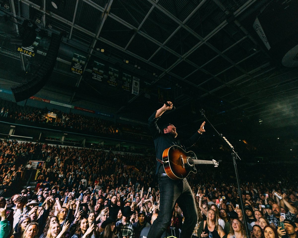 leebrice's tweet photo. Havin the time of my life out here with y'all.. https://t.co/v1tJDD8zNz