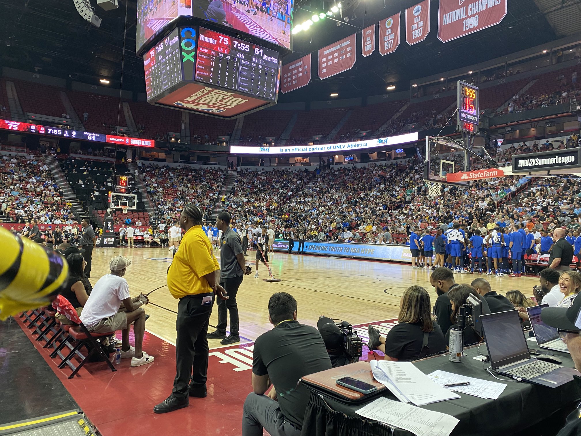 Keith Langlois on Twitter "Good crowd at Thomas & Mack. Pistons vs