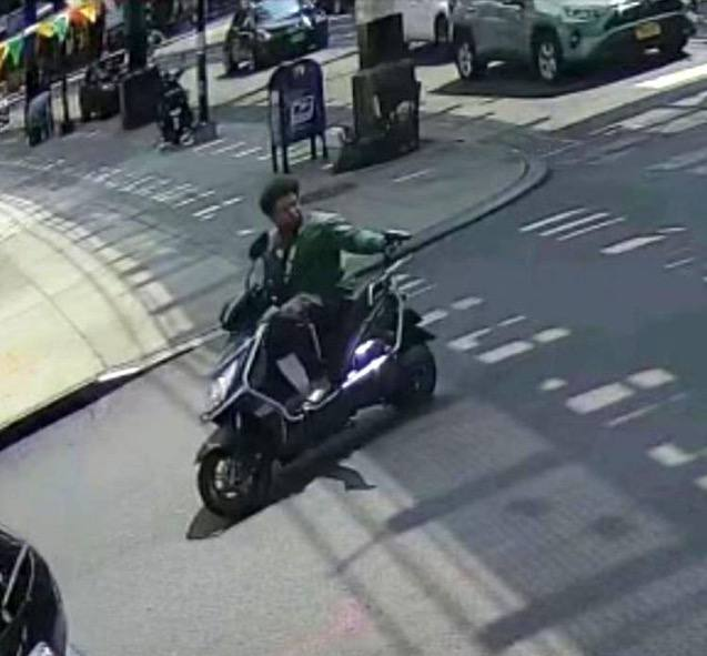 BNONews's tweet photo. New York police confirm man on scooter went on shooting spree in Queens, killing 1 and injuring 3. Suspect in custody https://t.co/qzEHSR1QUU
