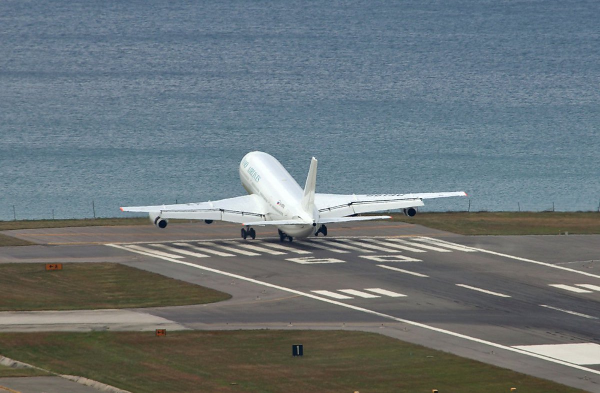 ✈ Ilyushin Il-86 - Vaso Airlines
📸 Sam Chui
☑ infoaviacao.com.br