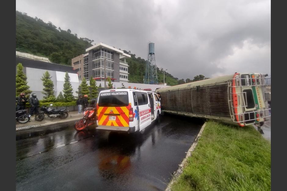 soy_502's tweet photo. 🚨¡ATRAVESADO! ⎮📹 VIDEO⎮Fuerte accidente detiene el tránsito en ruta Interamericana

Autoridades de tránsito trabajan para liberar la vía.

Esto se sabe: https://t.co/9QX2JMh6Jb https://t.co/0Fjr4k1rQb