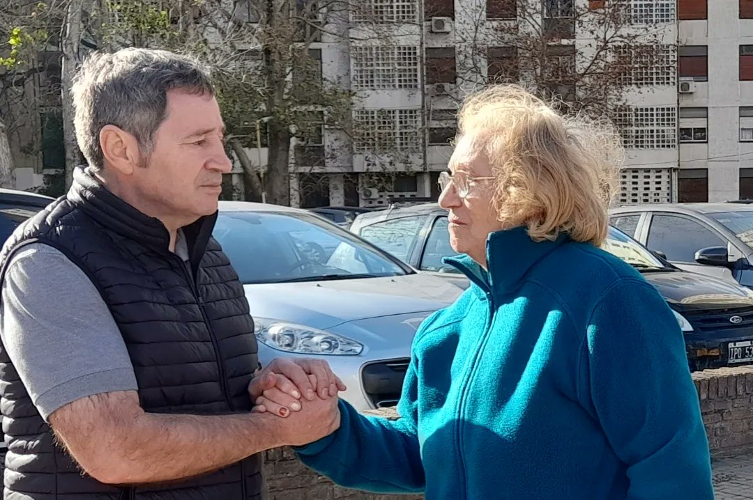 BeronTaxi's tweet photo. Hablando y escuchando a los vecinos, hoy en calle 12 y esquina 64 , sigamos transformando nuestra querida y hermosa Ciudad!!! Es con #juliogarro2023, #ColoSantilli y #HoracioLarreta .
#PrimeroLaCiudad
#yoamomiciudad❤
@JulioGarro https://t.co/3ZyfTvihY7