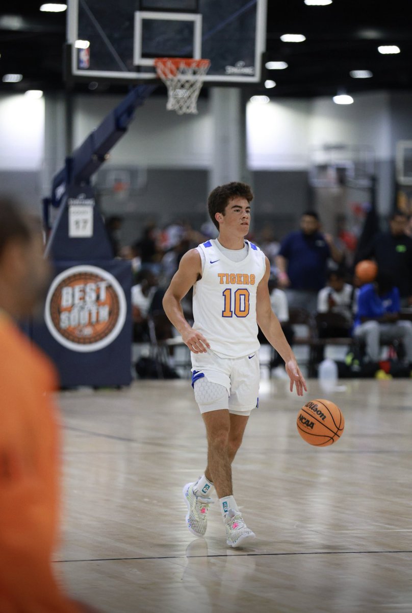 .<a href="/ParkerRobison10/">Parker Robison</a> at the HALF:

17 points (5-6 from 3)
🔥🔥🔥🔥🔥

We’re leading 37-23 against 1 of 1.