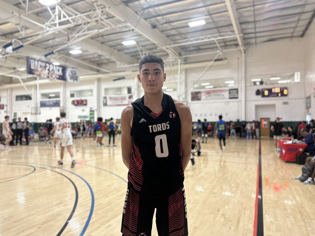TexasHoopsGASO's tweet photo. #GASOChampions | Duncanville

Standouts 🏀

@HDToros  - 70

📸 @X_Rendon0 - 23 Pts 🔥
• Drew Cristan- 14 Pts 
• Julian Barron - 12 Pts (🚨Winning bucket in OT) 
• Jonathan Regalado - 10 Pts  

🆚

@CSportD5 - 68

📸 @MarleyLofton - 20 Pts (6 3s 🎯) 
• Willie Rogers III - 18 Pts 
• Daunte Smith - 17 Pts 

#GASO | Everyone’s Big Stage