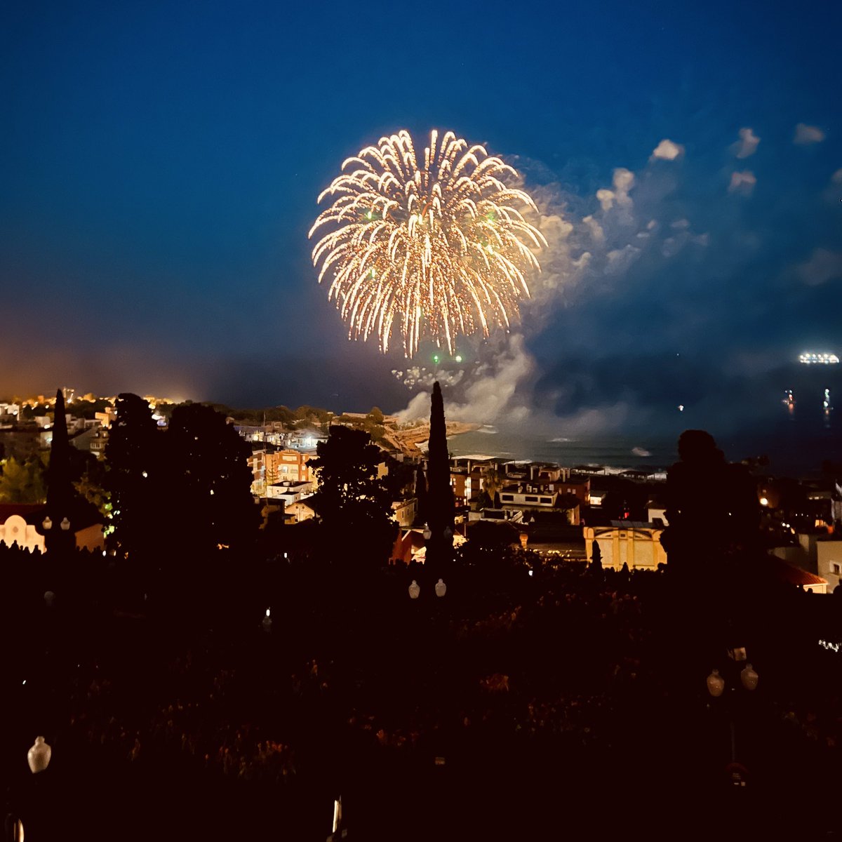 🎇 El Genuine i el Cadet A convidats de luxe per presenciar des de Casa Canals l’última nit del Concurs Internacional de Focs Artificials Ciutat de Tarragona 2023.

🤗 Gràcies <a href="/TGNAjuntament/">Ajuntament de Tarragona</a> per aquesta invitació tan especial‼️

#SentimenTarragoní