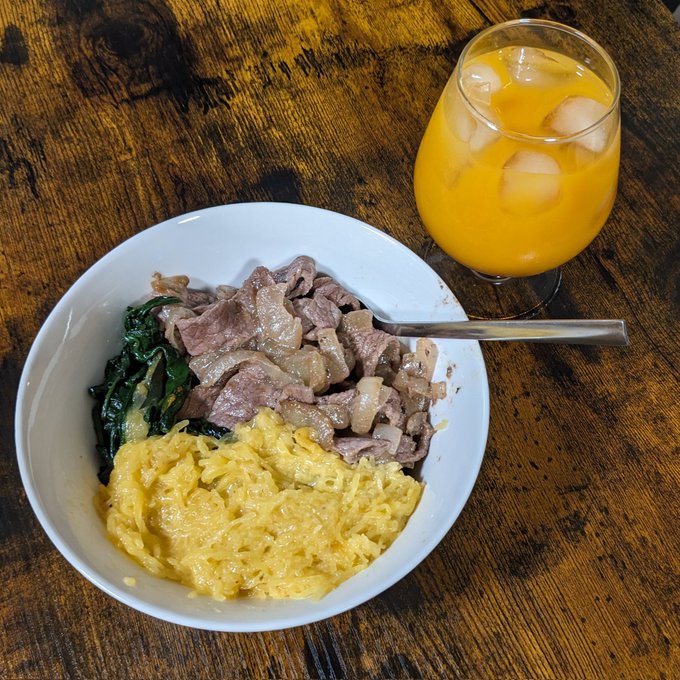 Steak &amp; onions, spaghetti squash, and spinach 😍🥰🤤 https://t.co/vhvShUrTf5<a href="/tag/food"class="tags"><span>#food</span></a><a href="/tag/dinner"class="tags"><span>#dinner</span></a><a href="/tag/cooking"class="tags"><span>#cooking</span></a>