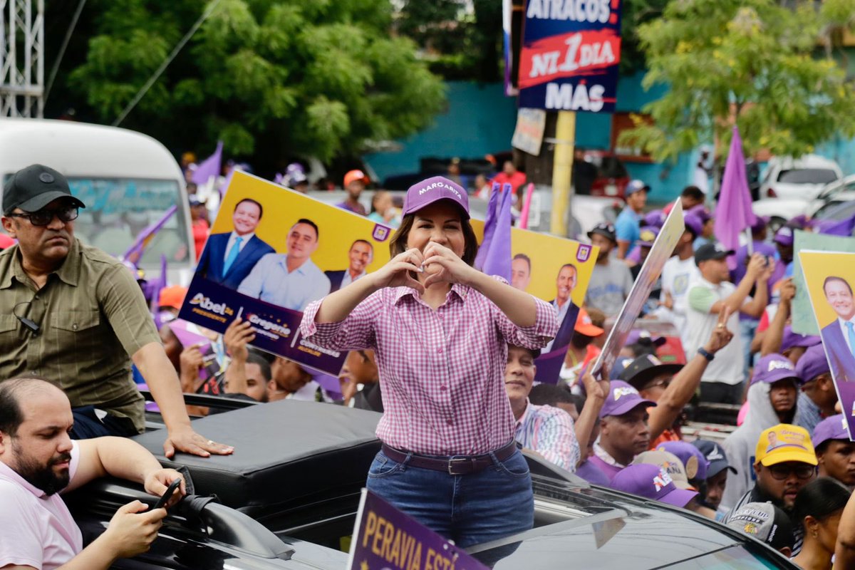 AbelComunicaRD's tweet photo. Valiente, un símbolo del partido y de la mejor gestión de gobierno que hemos tenido en el PLD y los dominicanos. 

¡La doña ta’quí! @margaritacdf 
#MarchaDeLaEsperanza
#AguantenQueFaltaPoco https://t.co/TMdQRcB3Xr