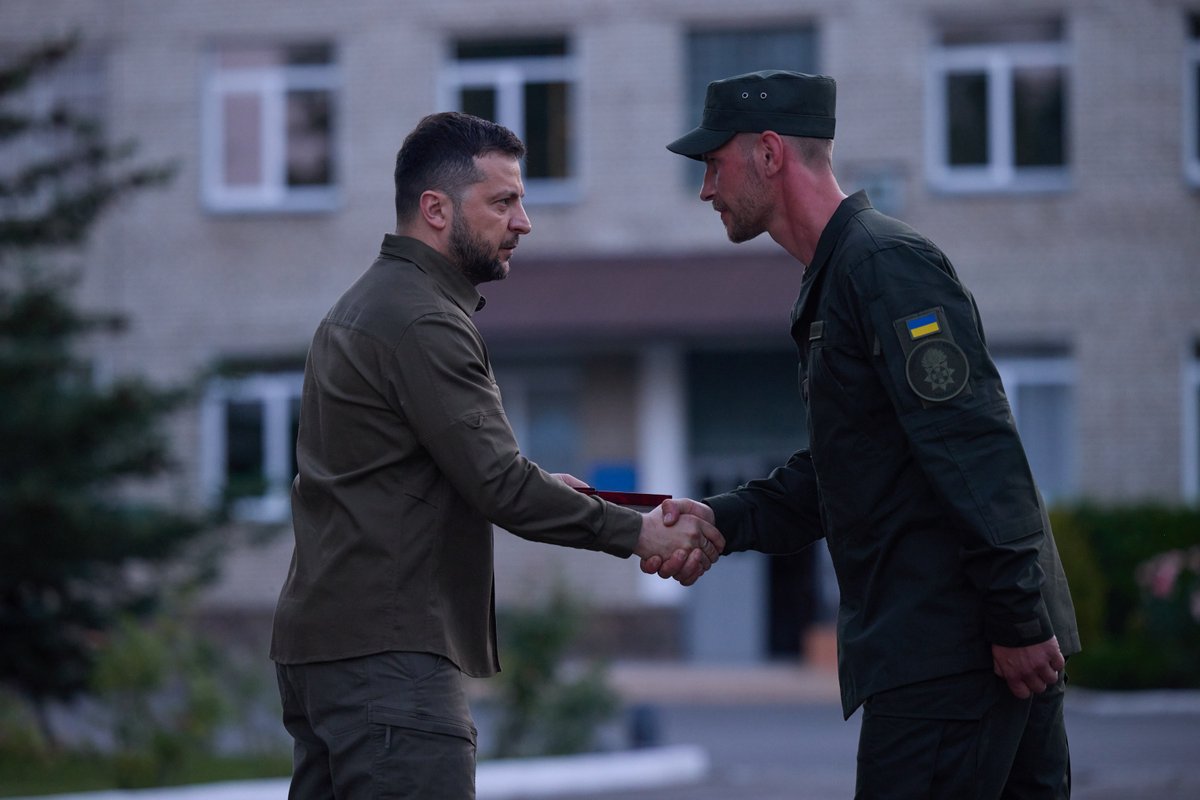 500 days of the full-scale war.
During this time, thousands and thousands of our people showed strength, glory and courage of the Ukrainian people in battles for the sake of our state.
Almost 50,000 of our people have been awarded state awards.
298 Ukrainian men and women have
