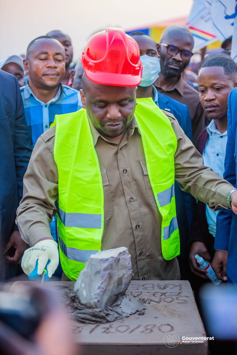 MathiasKabeya's tweet photo. 8.07.2023 | #Kasaï-Oriental
J’ai posé la première pierre pour la construction de la cité Ditekemena,(Espoir). Un moment historique qui incarne l’espoir et la renaissance de notre province. Ensemble, nous construisons un avenir meilleur. #pmka https://t.co/mgzCBrYQ55