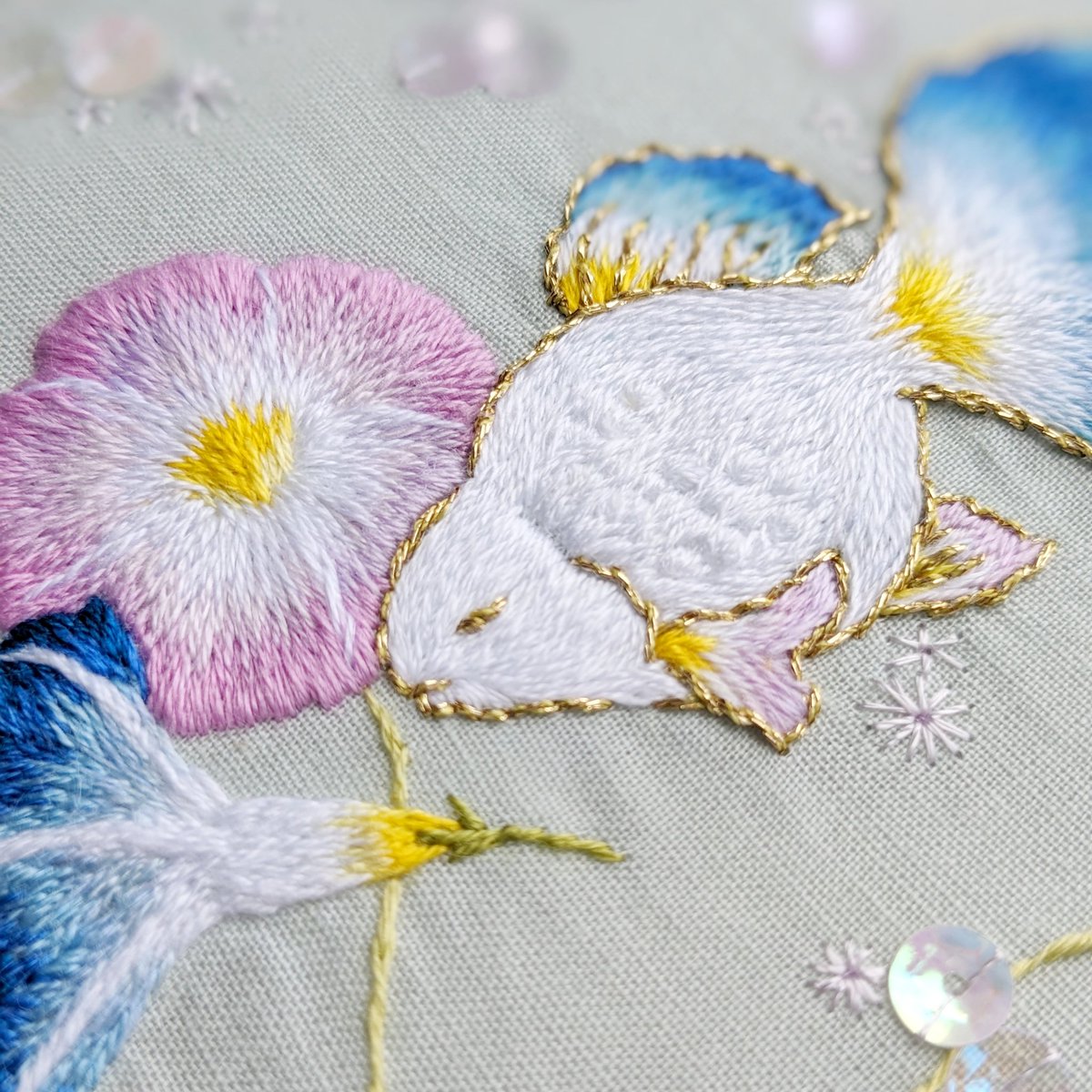 n*u様 ハンドメイド刺繍フレーム　金魚とアメショ さん 一点物の手刺繍フレーム 【金魚と朝顔】 minneとCreemaにも販売ページ