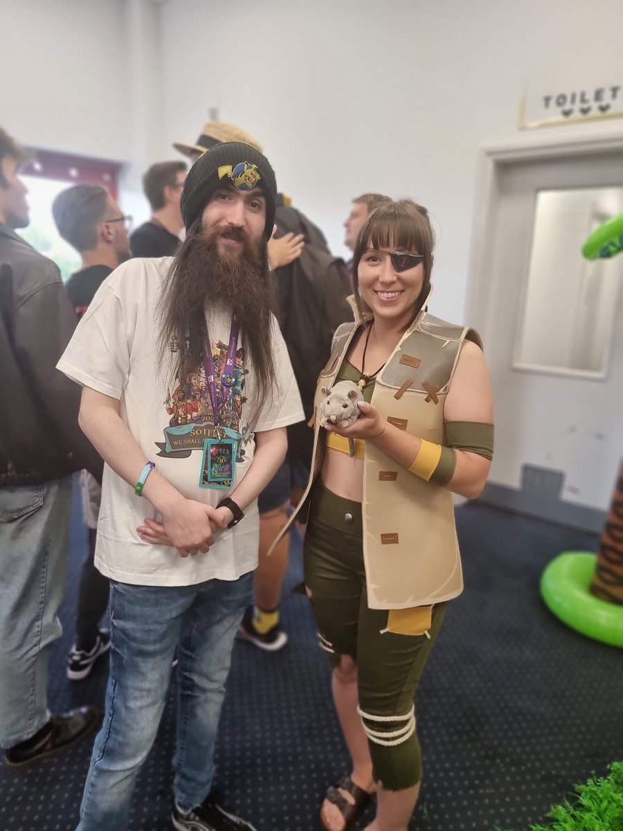 DuBstepzZTTV's tweet photo. #SoTFest Had the pleasure  meeting and talking to this wonderful legend @RealKiraleelee. I really liked her costume, so I very nervously approached and took some photos 😅, the guy she was with is awesome too, thanks for taking the picture of us 🫶 https://t.co/Vua3CIl4pZ
