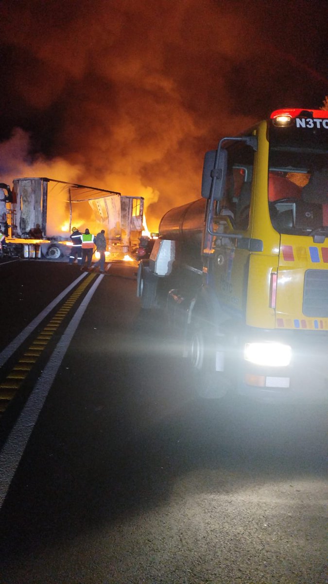 TrafficSA's tweet photo. KZN / Free State - N3 Route (Latest):  "Hit Squad" attack trucks on Van Reenens pass -  6 trucks burnt - one truck with numerous bullet holes in the cab - FULL ROAD CLOSURE #VanReenensPass   https://t.co/wli6QrYIug https://t.co/iunSiiVbL0