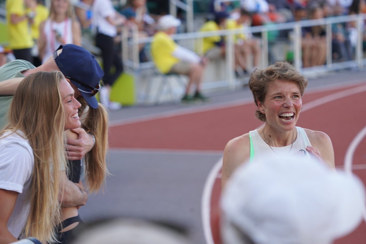 FloTrack's tweet photo. Nikki Hiltz with the big finish! 

@Nikki_Hiltz claims first U.S. title in the women’s 1,500m at USA Outdoors and clocks a time of 4:03.10, slipping past @athiiing in the final meters. 

🥈Mu, though, with a tremendous race in 4:03.44. 
🥉Cory McGee, 4:03.48 https://t.co/ggw8Bm8RFa