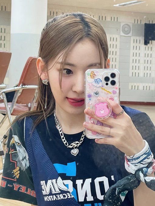 attack_pink's tweet image. 꾸라의 거울셀카 너무 좋아 ♡ ~~~~ 
너무 이쁘고 귀엽구 。。 ㅎㅎ )