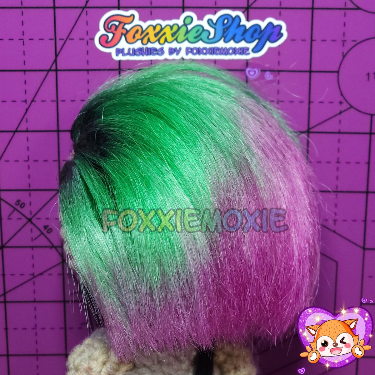 foxxiemoxie's tweet photo. First time hand painting synthetic hair. I used @CopicOfficialUS markers for the #judyalvarez doll I'm working on. I think it turned out awesome. 💚💜

#cyberpunk #cyberpunk2077 #cyberpunkart #cyberpunkstyle #crochetwip #wip #amigurumi #dollmaker #dollart #doll #crochet https://t.co/OlV0yvEGWv