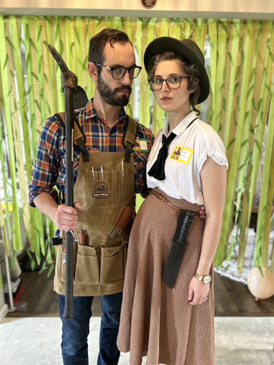 hallegolightly_'s tweet photo. Linguist available for hire on your next ancient temple expedition. @tylerneyens https://t.co/VmppLhdznk