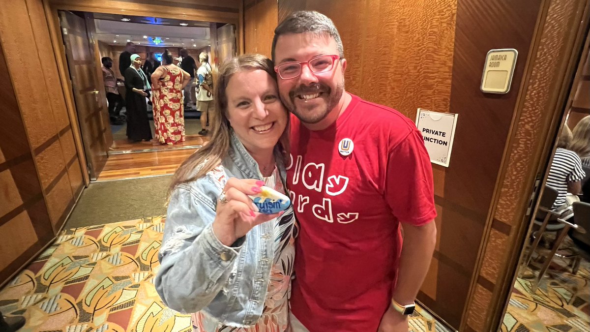 GreenScreenGal's tweet photo. She found a ROCK! Congrats! #TYHOcon @teachergoals
@BeegunJackie
@mrdearybury https://t.co/zEmdSvLpUG
