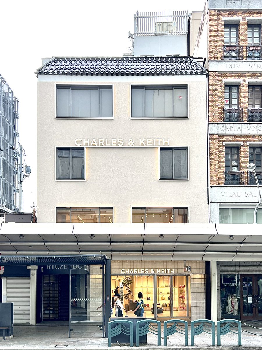 CHARLES & KEITH 四条河原町店が本日オープン‼︎
マスターアーキテクトはデイヴィッド･チッパーフィールド･アーキテクツ、ローカルアーキテクトはキー･オペレーション、施工は乃村工藝社です‼︎
#charlesandkeith 
#davidchipperfield 
#keyoperation 
#nomurakougeisha 
#keyoperationdiary