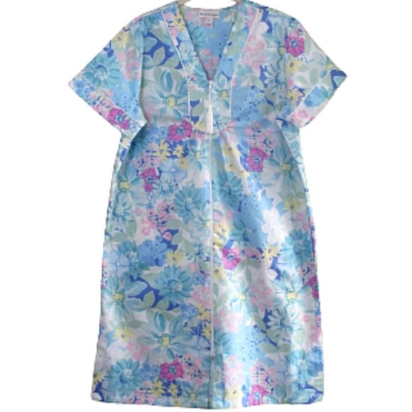 QueenieWhitake4's tweet photo. So good I had to share! Check out all the items I'm loving on @Poshmarkapp #poshmark #fashion #style #shopmycloset #jessicasimpson #misselaine #anthropologie: https://t.co/DhV67ZIb6R https://t.co/vs9mveVp3t