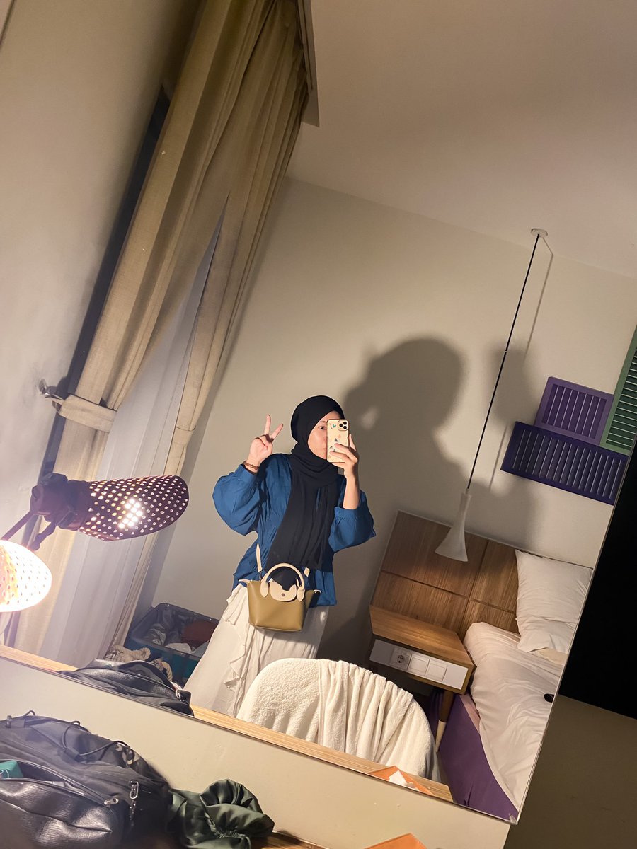 hellodeenana's tweet photo. My current fav item ✨
Nyesel baru nemu ni sling bag gemecc iniii, modelnya ciamik, bahannya juga cakep, bisa jadi hand bag &amp; sling bag, daaan keliatan mahal padahal cuma 50k-an 

👜 https://t.co/lnRqF6TnZd https://t.co/TcwbTQw2jE