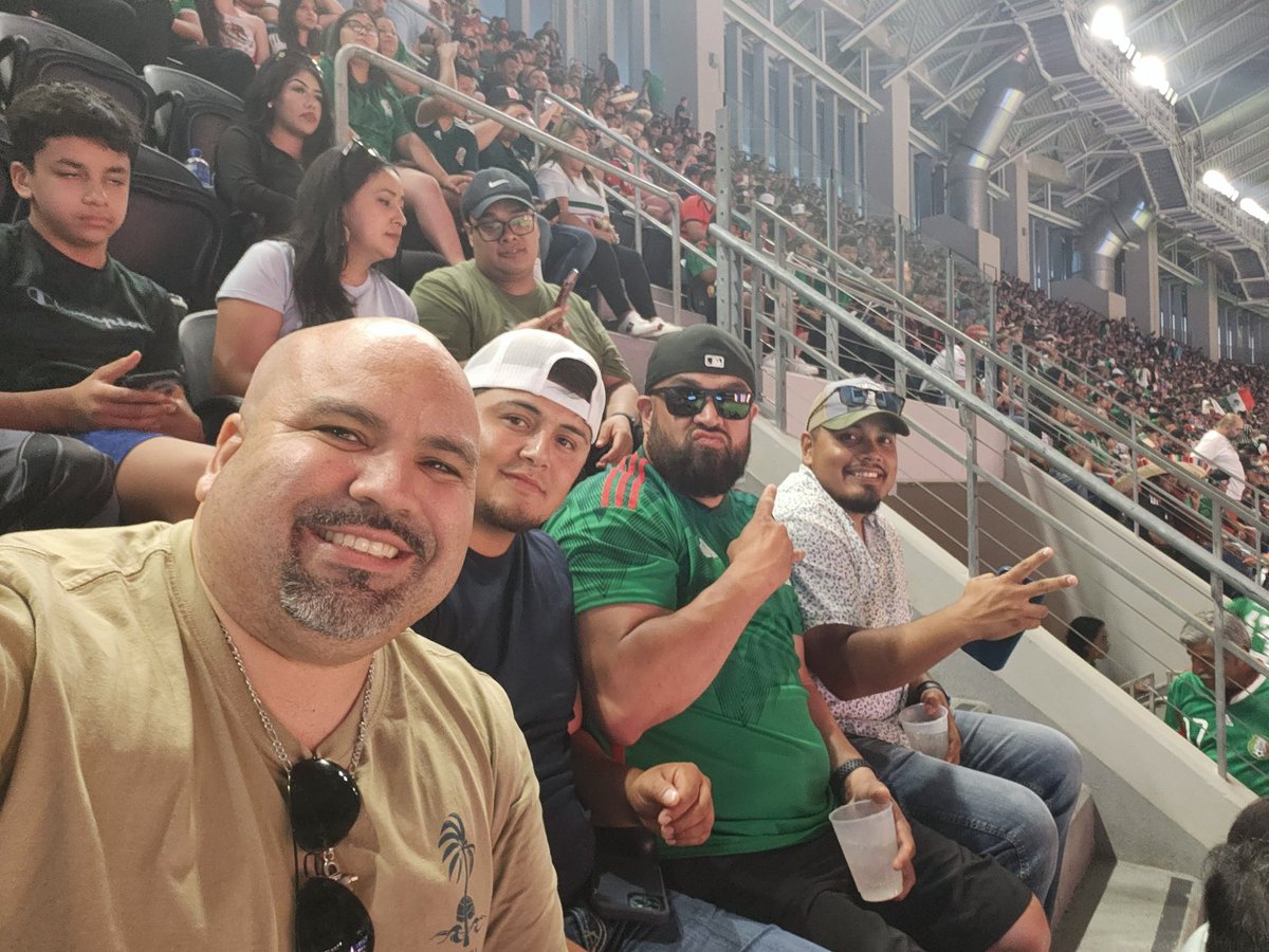 Xian_D_Paredes's tweet photo. For the 1st time in 28 yrs, I'm watching two national teams compete in an official tourney.
Cheers from Dallas! 😁🙌⚽️🇲🇽🇨🇷
#GoldCup #MEXvsCRC #CONCACAF #SaturdayShowdown https://t.co/8jA8jRjwQE