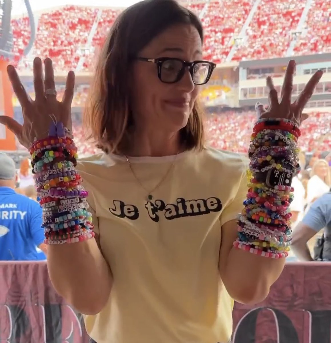 Jennifer Garner elbow deep in friendship bracelets from Taylor Swift fans is a 13 Going on 30 sequel writing itself.