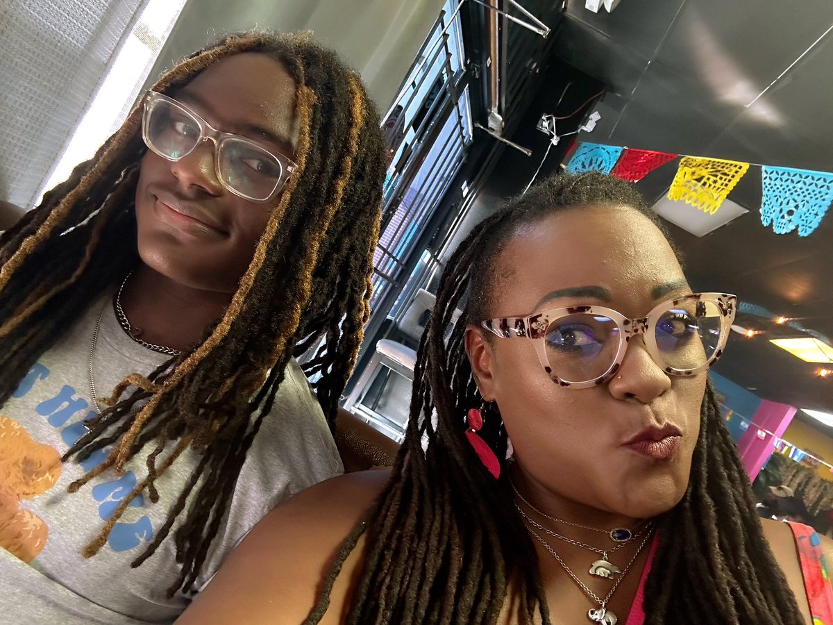 desireerl78's tweet image. Had the best  “born” day with my #favs! #happymamabear #club45 #julygirl #lewis5 #familytime 🫶🏾🎉😍🥰♋️