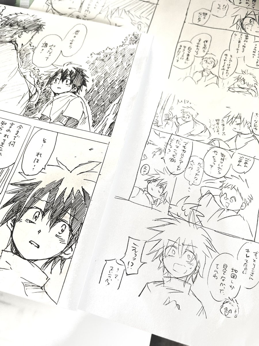 ご、誤解を受けてるけど普段のネームは右みたいな感じ！もっとぐちゃぐちゃなのもあるし、モブにはモブって顔に描くよ松島は！
ネームのお仕事以外のネームはだいたい何が描いてあるか分かれば良いと思ってる…！ https://t.co/2hBPveWAxY