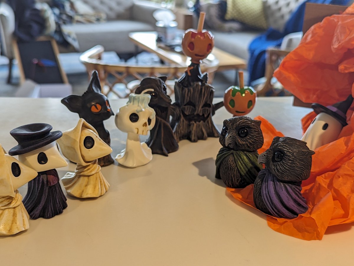cosmicdustvld's tweet image. The welcome party is out in force! Thank you @AJLoCascio for our newest additions! 🎃#spoops