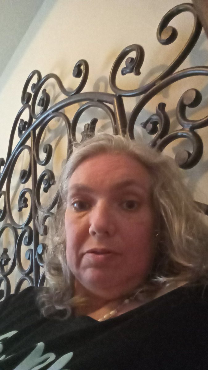 Princess0421j's tweet photo. Hey Saturday night if you're working stay safe I hope everything goes well for you I continue to ask God to bless you and keep you safe remember stay hydrated stay safe God bless look forward to hearing from you https://t.co/thuYHP5hxy