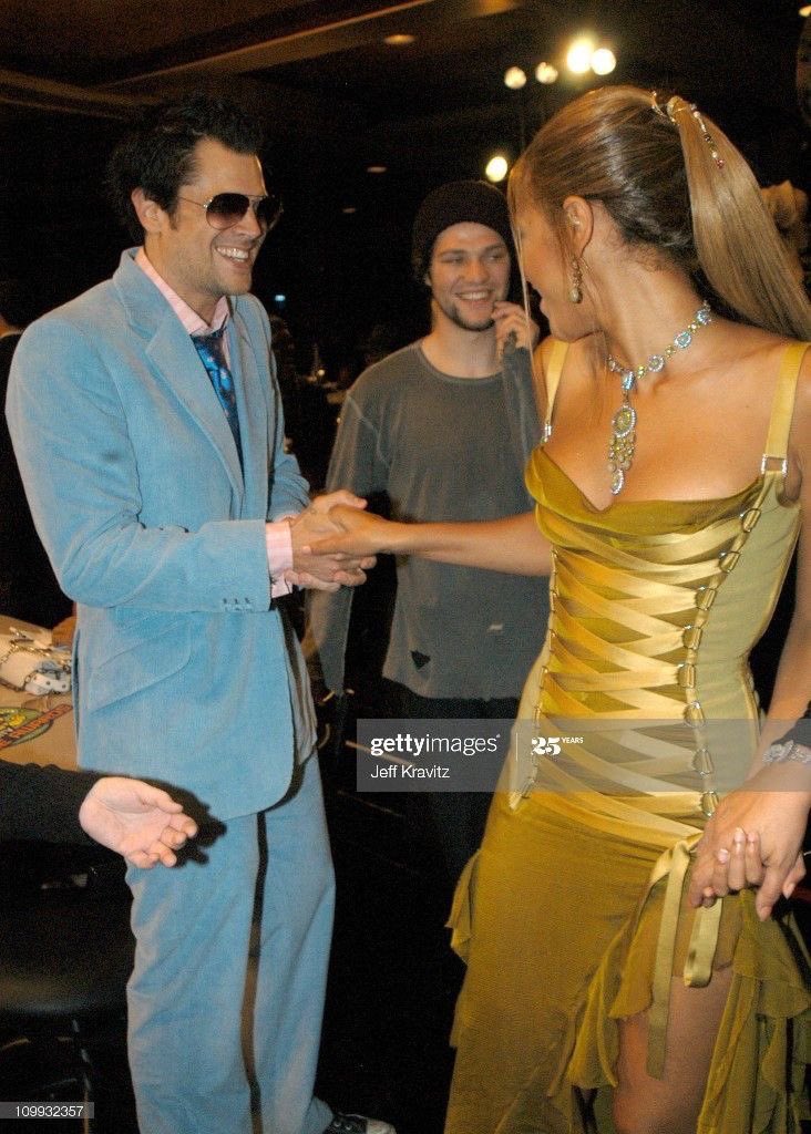 YAUCH43's tweet photo. johnny knoxville with random famous people https://t.co/2hodE2P8NW