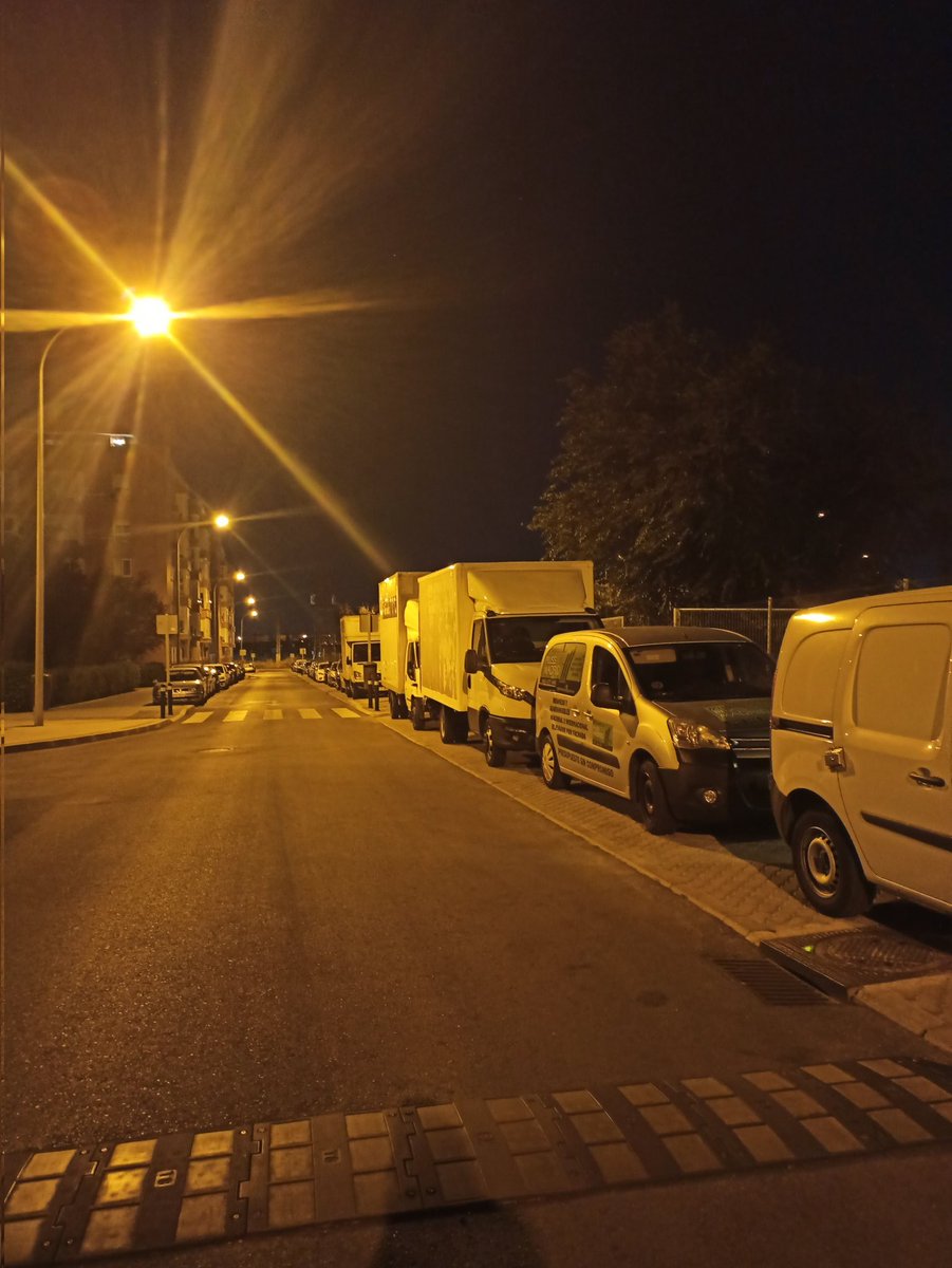 StopFestivalesV's tweet photo. Residentes de Colonia Marconi, sin poder acceder a sus casas, pero el barrio lleno caravanas, motos, coches!! 
Así, para siempre? https://t.co/4ZU2Qt9R9F
