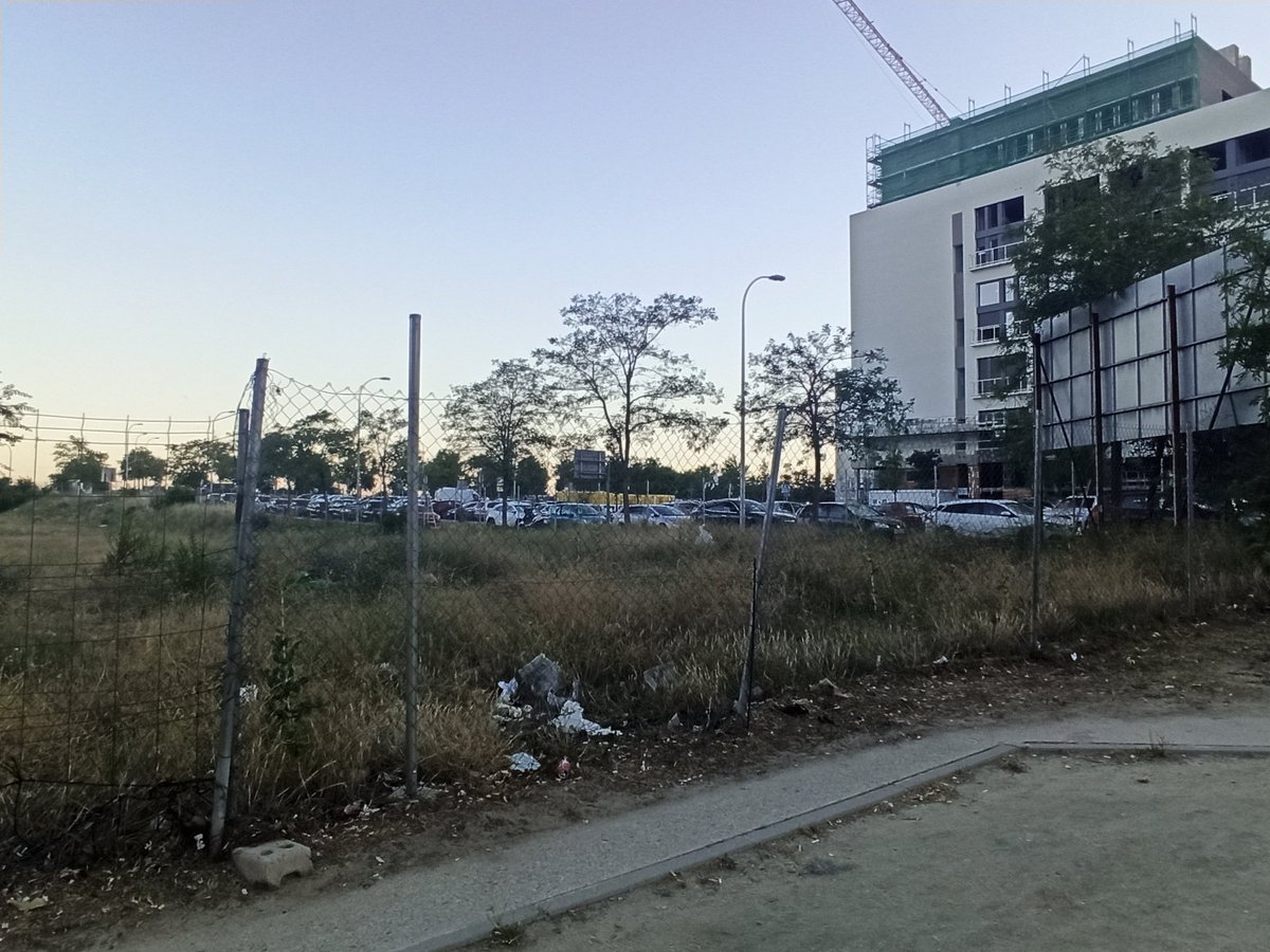 StopFestivalesV's tweet photo. Residentes de Colonia Marconi, sin poder acceder a sus casas, pero el barrio lleno caravanas, motos, coches!! 
Así, para siempre? https://t.co/4ZU2Qt9R9F