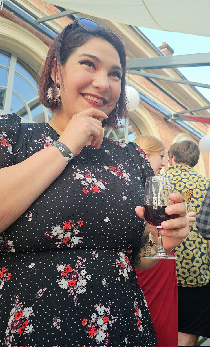 sind3lla's tweet image. I had literally just finished talking about brujería and my gma and how I felt like she visited me after her passing when a butterfly visited my window and not 5 minutes after this butterfly became obsessed with me and sat on my hand 🦋 ty @briarfire_ for capturing the moment 🥰