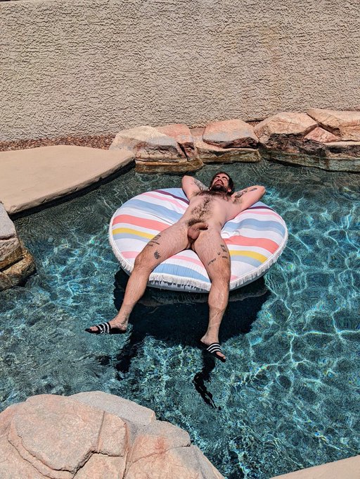 Come take a dip with Daddy https://t.co/xZIS6zerry